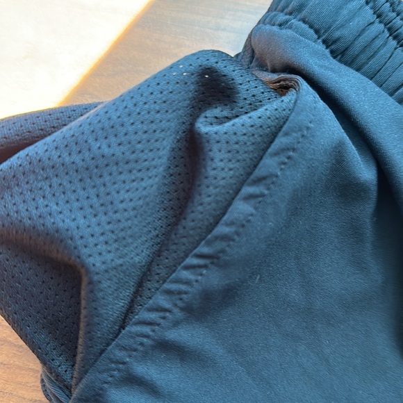 UNDER ARMOUR Black Heatgear unlined shorts - Picture 5 of 15